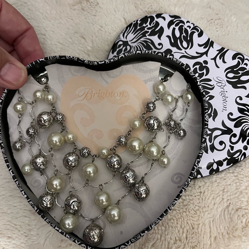 Gorgeous Vintage Brighton Glamour Pearl Necklace NWT - in original box.
